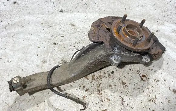 Jeep Grand Cherokee (WK) Front wheel hub spindle knuckle