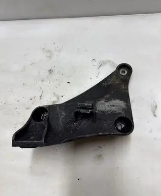 BMW 5 E39 Engine mounting bracket 6750441