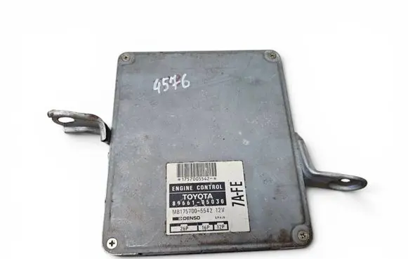 Toyota Carina T190 Engine control unit/module 8966105030 MB1757005542