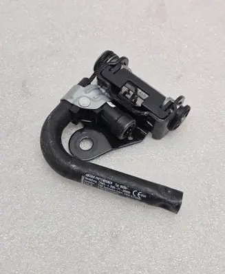 Mercedes-Benz G W463 2nd Gen Front seatbelt buckle A2138609200