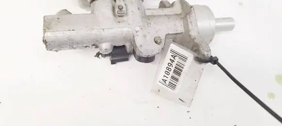 Volkswagen Golf V Master brake cylinder
