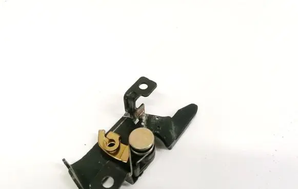 Mitsubishi Space Star Fuel tank opening switch 