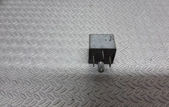 Volkswagen PASSAT B5.5 Other relay 141951253B
