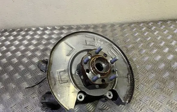 Rear wheel hub