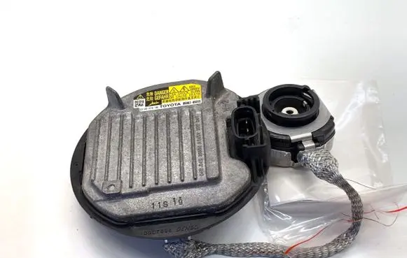 Lexus IS III XE30 Voltage converter/converter module 8596745010