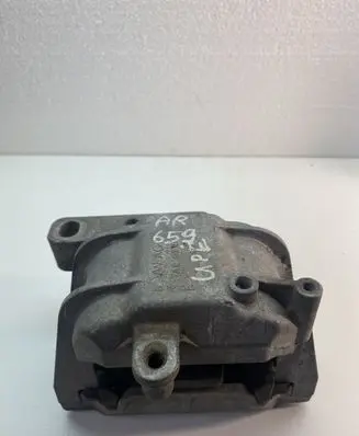 Volkswagen PASSAT B6 Engine mount bracket 1K0199262