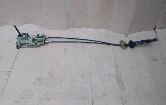 Hyundai Tiburon Gear shift cable bracket LX5XCH