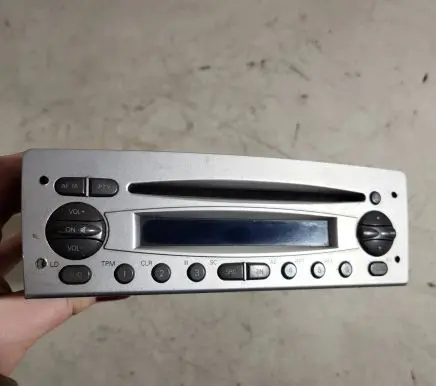 Radio/CD/DVD/GPS head unit
