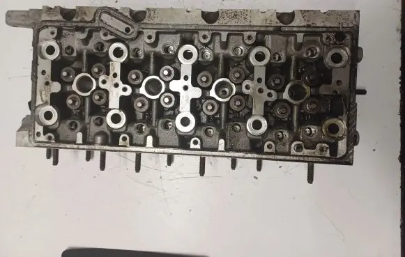 Volkswagen PASSAT B8 Engine head 04L103373E