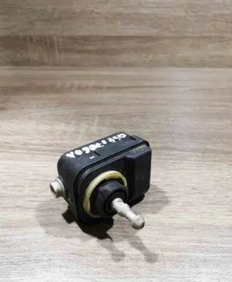 Nissan Note (E11) Headlight level adjustment motor 89028944