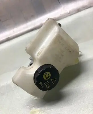 Volkswagen Taigo Master brake cylinder 2q1611301