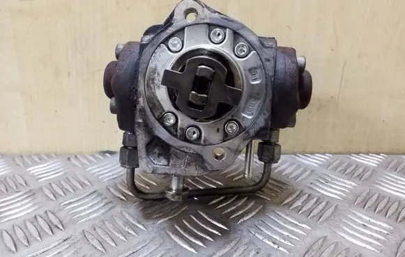 Toyota Avensis T270 Fuel injection high pressure pump 221000R040 HU2940000711