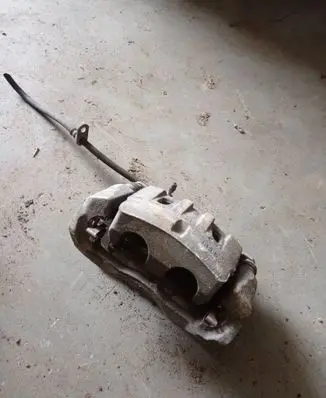 Toyota Sienna XL30 III Front brake caliper