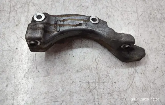 Volvo V40 A/C compressor mount bracket 31401869