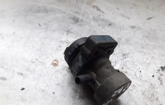 Mercedes-Benz C W203 Vacuum valve 0004701993