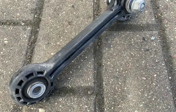 Audi A4 S4 B9 Front anti-roll bar/stabilizer link 8K0411317D