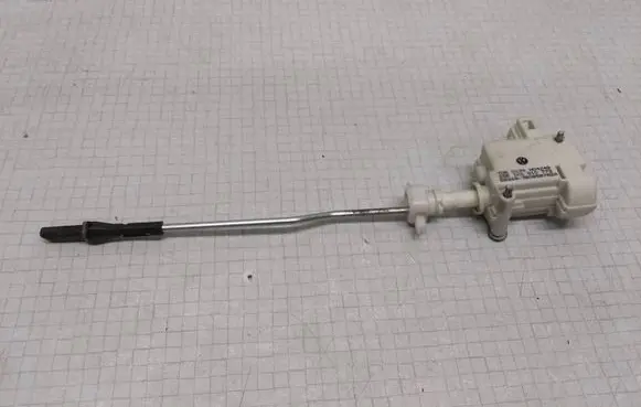 Volkswagen Golf V Central locking motor 1K6810773 3B0959782A D194N04249