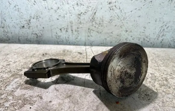 Dodge Challenger Piston with connecting rod