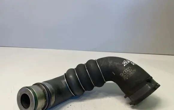 Audi A4 S4 B7 8E 8H Intercooler hose/pipe 8E0145790P