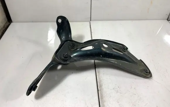 Skoda Octavia Mk2 (1Z) Fender mounting bracket 1Z0821142
