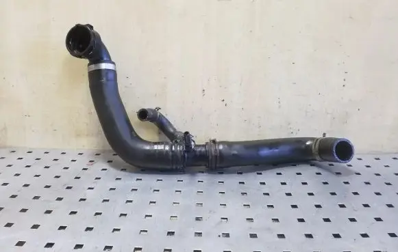 Land Rover Range Rover Sport L494 Engine coolant pipe/hose CPLA8286CA