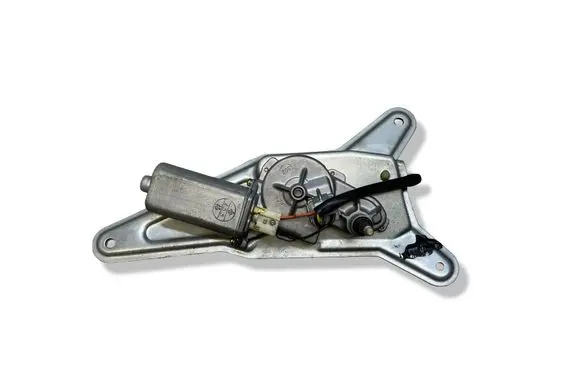Suzuki Grand Vitara I Rear window wiper motor 34332581