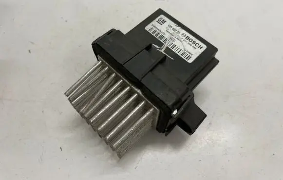 Opel Astra J Heater blower fan relay 13503201