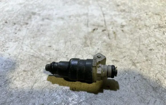 Volvo S40, V40 Fuel injector 9179379