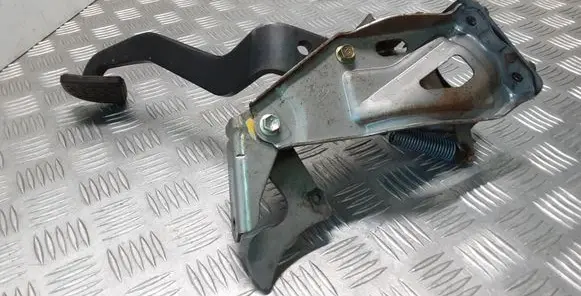 Toyota Land Cruiser (J120) Brake pedal 