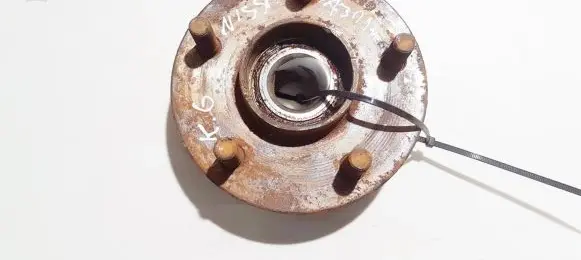 Nissan Almera Tino Rear wheel hub