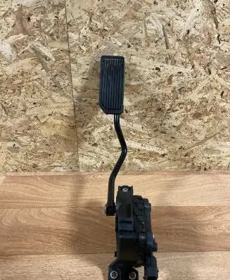 Nissan Primera Accelerator throttle pedal 18002AU410 6PV00862001