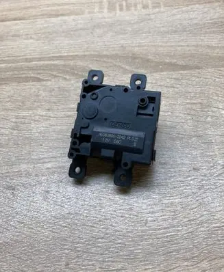 Toyota Yaris XP210 Air flap motor/actuator 0638002242