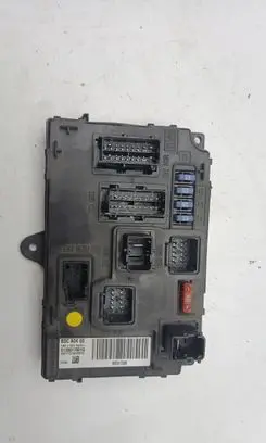 Peugeot 407 Fuse module BSCA0400