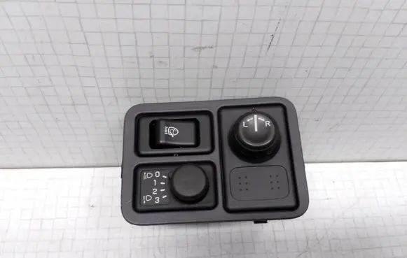 Nissan Almera N16 Wing mirror switch