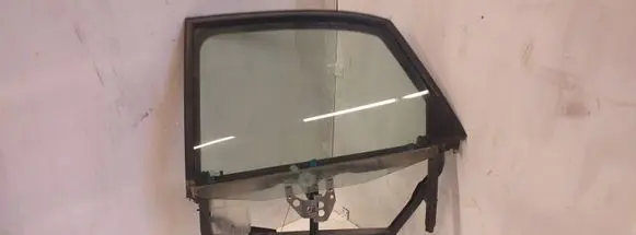 Rear door manual window regulator