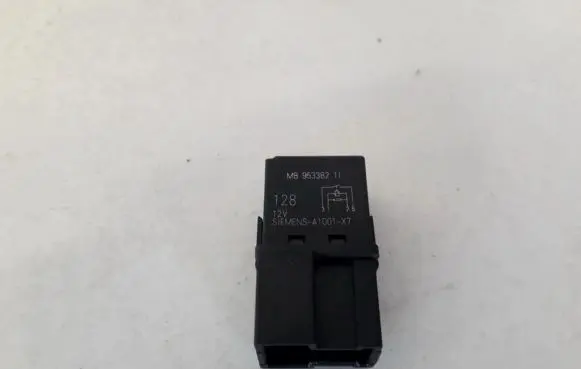 Volvo S40, V40 Other relay MB953382 V23074