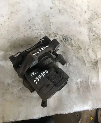Volkswagen Touran III Rear brake caliper 5q0615406