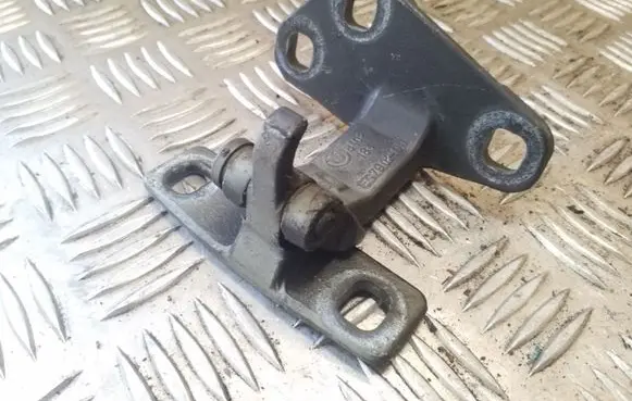 Tailgate/trunk/boot hinge