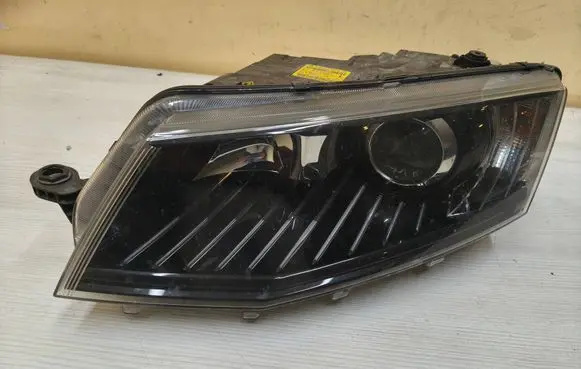 Skoda Octavia Mk3 (5E) Headlight/headlamp 5E1941015B 030127228300