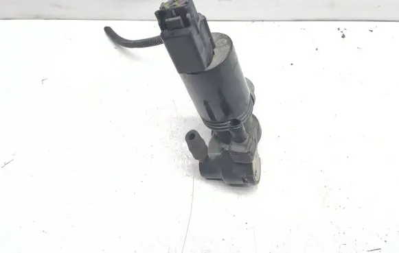 Volvo V40 Windscreen/windshield washer pump 1026810
