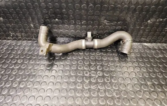 Volkswagen Touareg II Engine coolant pipe/hose 7P6121051B 7l8121115