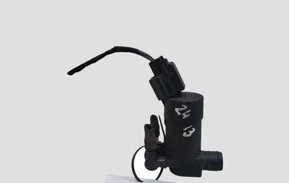 Volvo V70 Windscreen/windshield washer pump