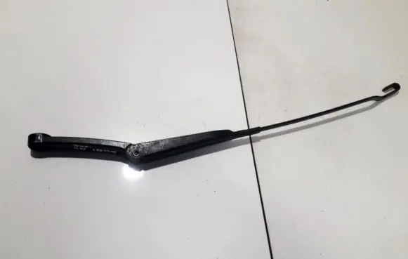 Audi A4 S4 B5 8D Front wiper blade arm 8d1955407