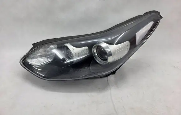 KIA Sportage Headlight/headlamp 20F820