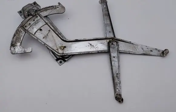 Opel Astra F Front door manual window regulator 90360536 90360536R