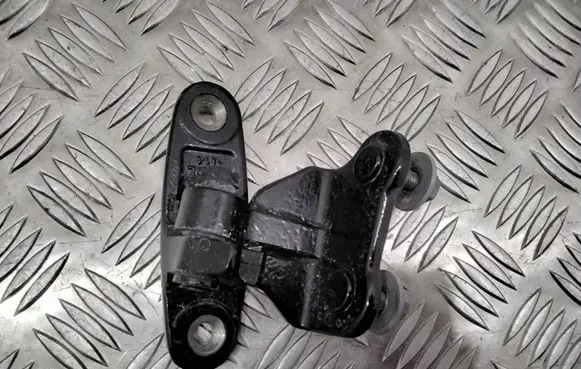 Mercedes-Benz E W212 Rear door upper hinge A047058