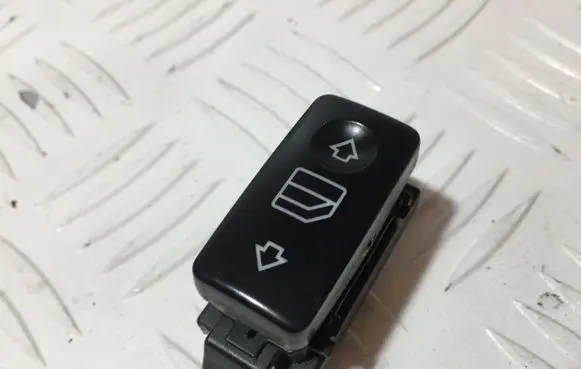 Mercedes-Benz S W220 Electric window control switch A2208213379