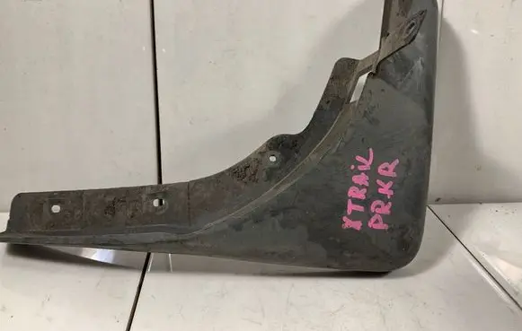 Nissan X-Trail T30 Front mudguard 638558H300