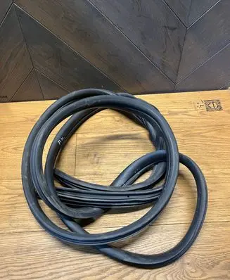 Opel Vivaro Front door rubber seal 