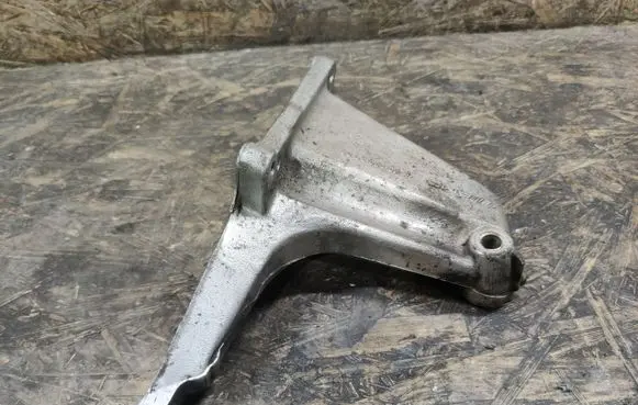 Mercedes-Benz CL C215 Engine mounting bracket A1132233904